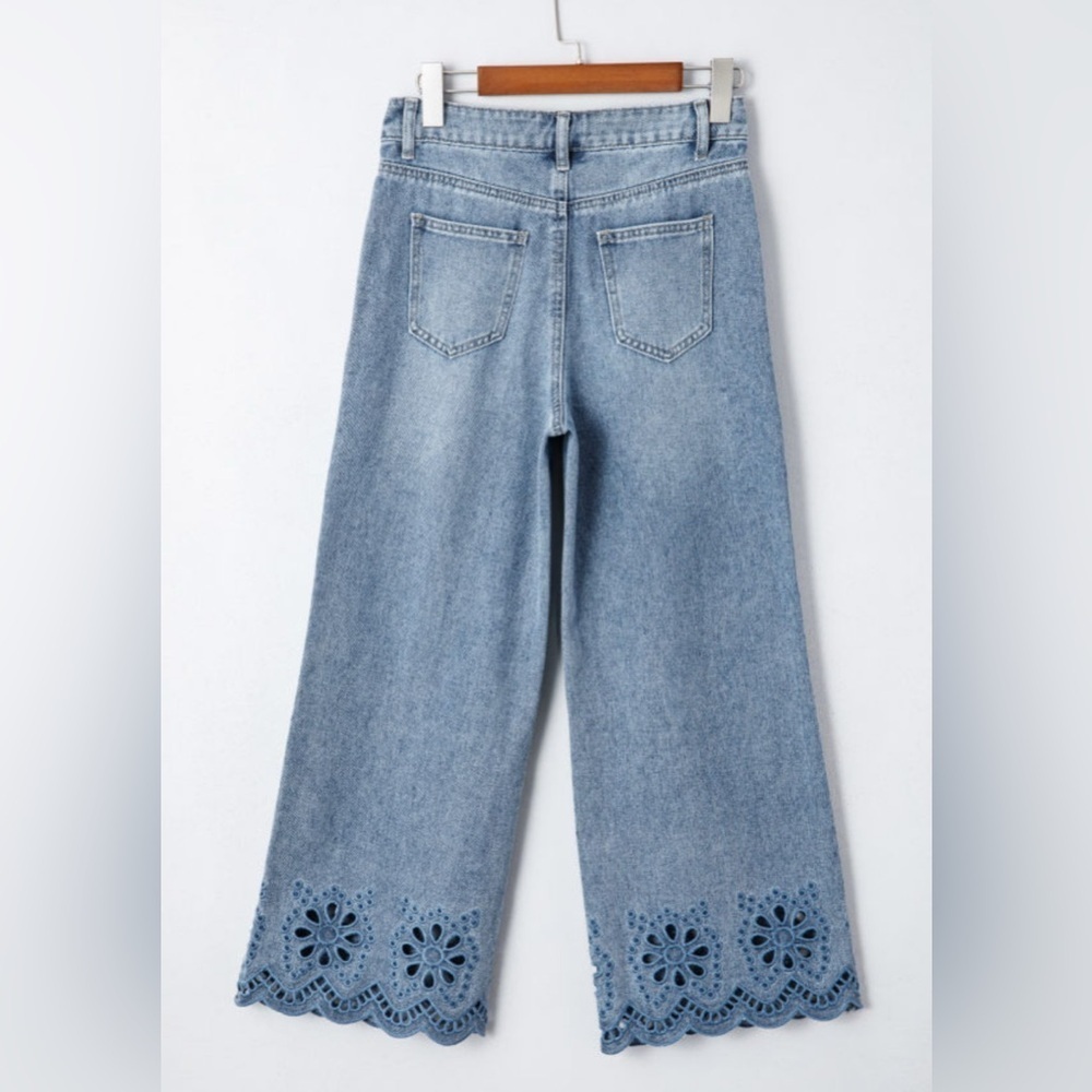 Women's Cropped Wide-Leg Jeans with Eyelet Hem - Picture 7 of 9